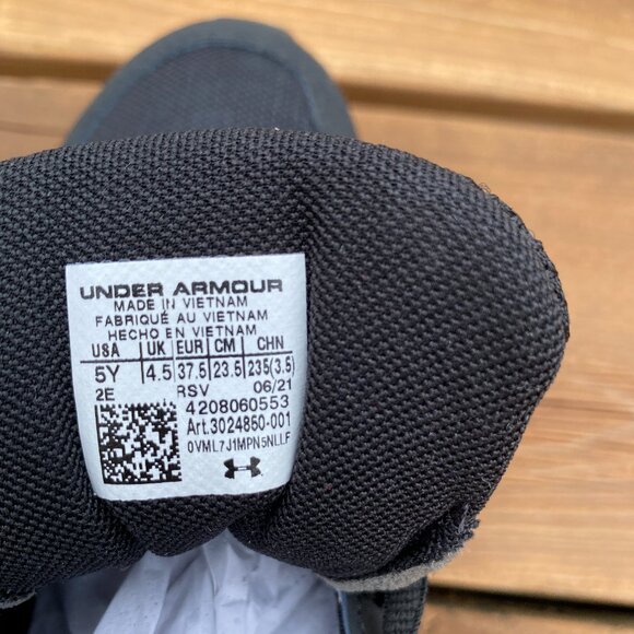Under Armour Boys Running Shoes 5Y Black/White - Picture 11 of 11